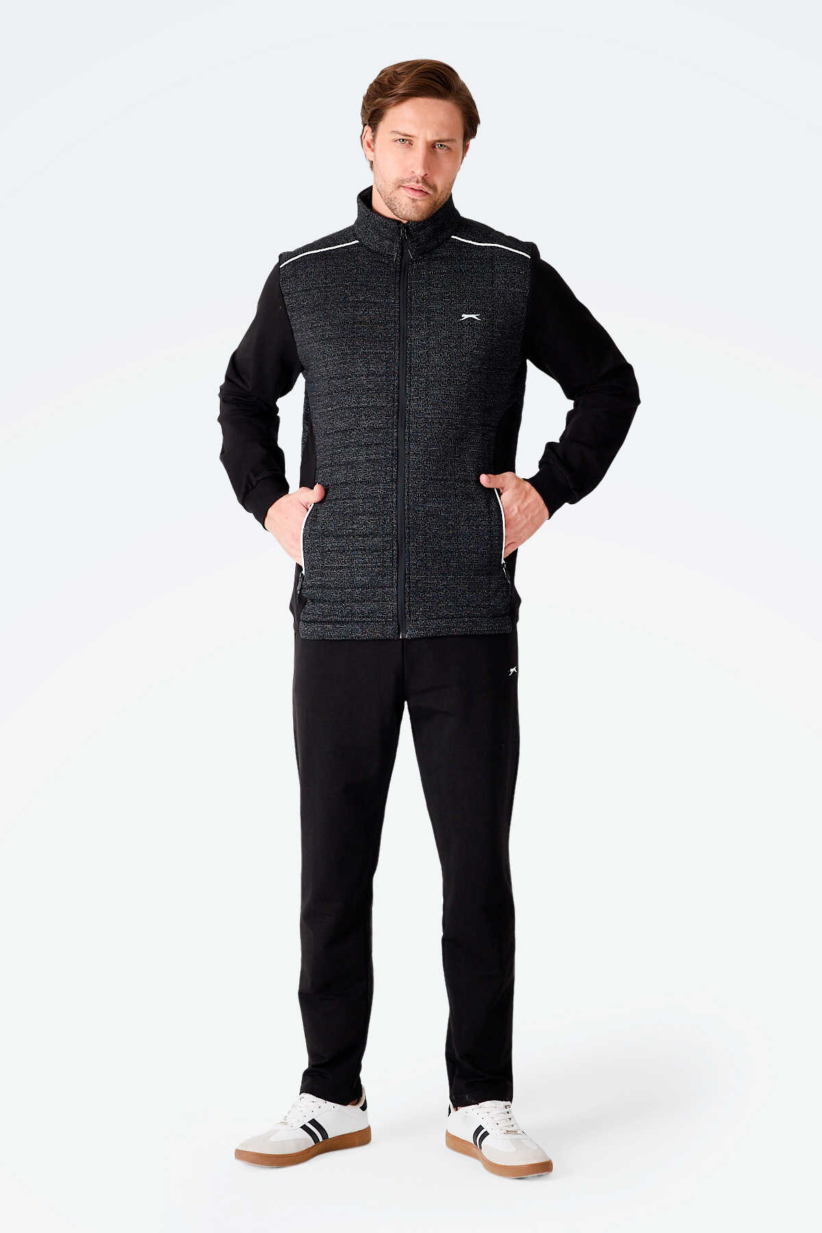 Slazenger FIORA Erkek Fermuarlı Dik Yaka Cepli Siyah Eşofman Takımı Slazenger FIORA Erkek Fermuarlı Dik Yaka Cepli Siyah Eşofman Takımı