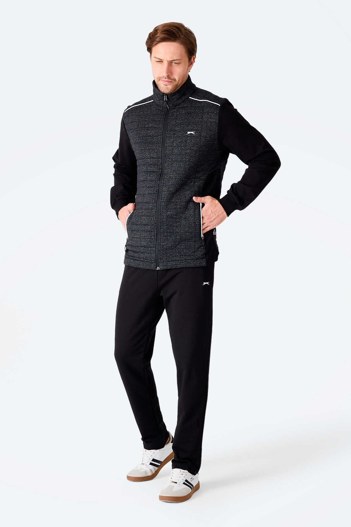 Slazenger FIORA Erkek Fermuarlı Dik Yaka Cepli Siyah Eşofman Takımı Slazenger FIORA Erkek Fermuarlı Dik Yaka Cepli Siyah Eşofman Takımı