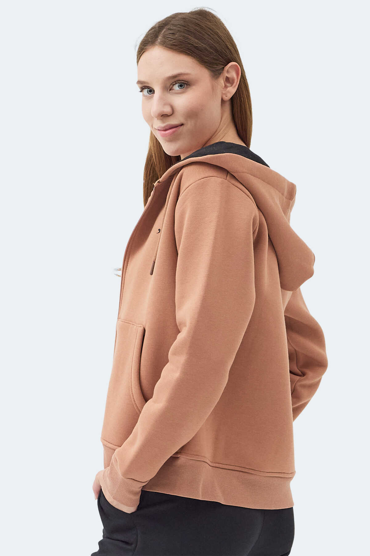 Slazenger MILIO I Kadın Fermuarlı Kapüşonlu Cepli Camel Sweatshırt Slazenger MILIO I Kadın Fermuarlı Kapüşonlu Cepli Camel Sweatshırt