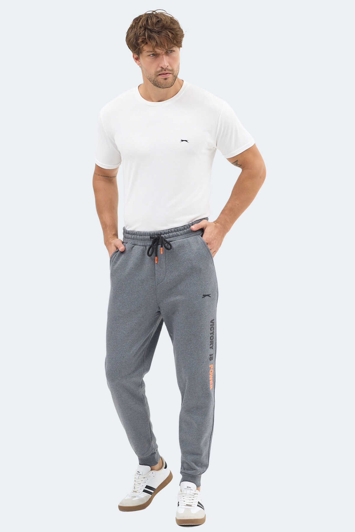 Slazenger NAHAL I Erkek Cepli Koyu Gri Eşofman Altı Slazenger NAHAL I Erkek Cepli Koyu Gri Eşofman Altı