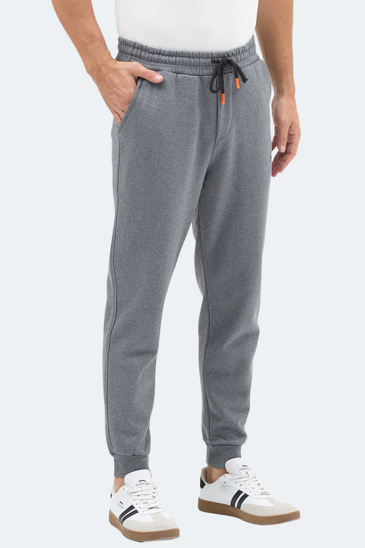 Slazenger NAHAL I Erkek Cepli Koyu Gri Eşofman Altı Slazenger NAHAL I Erkek Cepli Koyu Gri Eşofman Altı