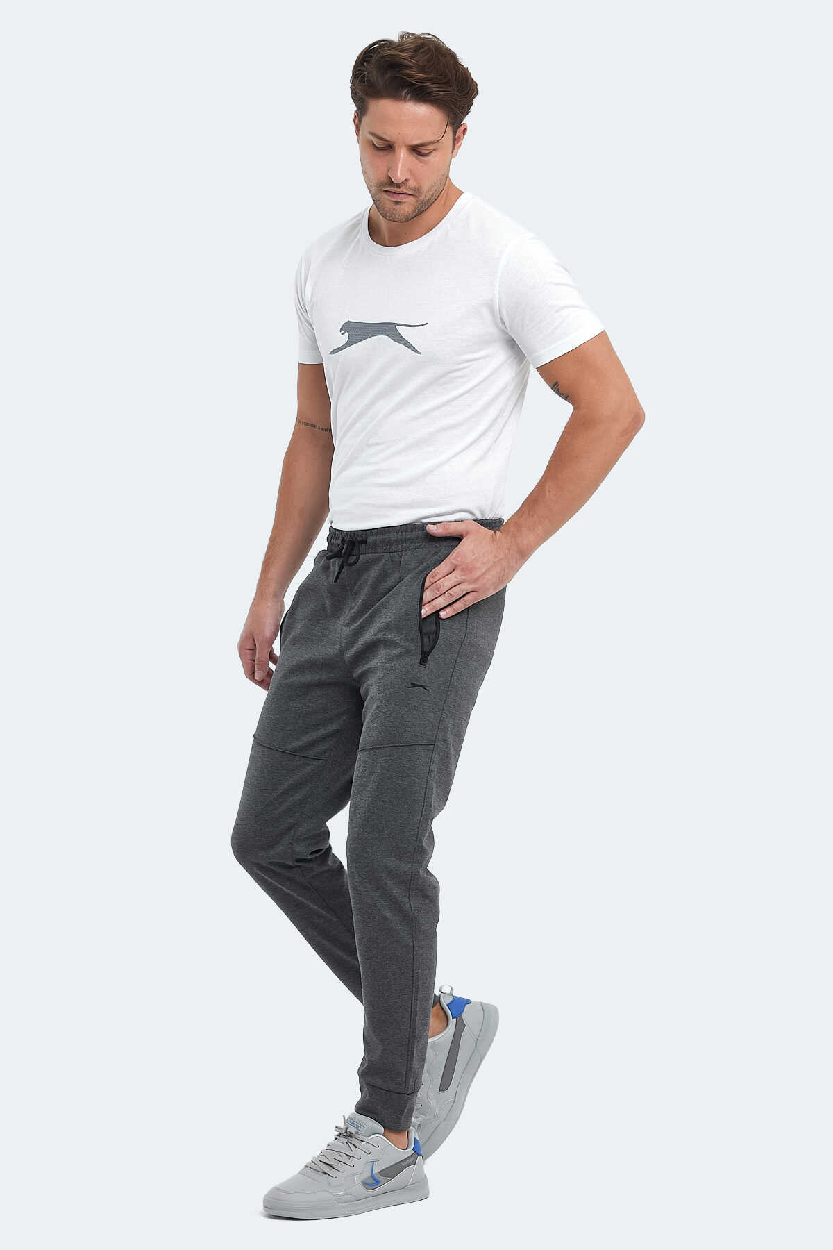 Slazenger ONLY IN Erkek Fermuar Cepli Koyu Gri Eşofman Altı Slazenger ONLY IN Erkek Fermuar Cepli Koyu Gri Eşofman Altı