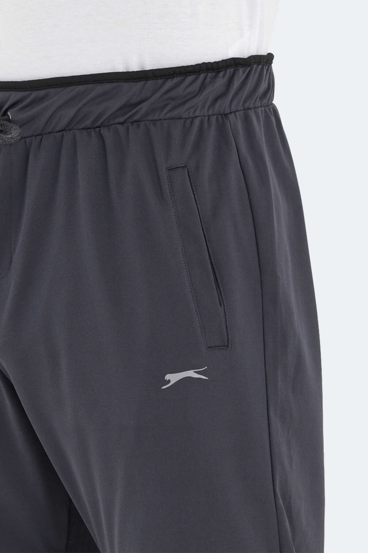 Slazenger OXFORD IN Erkek Cepli Koyu Gri Eşofman Altı Slazenger OXFORD IN Erkek Cepli Koyu Gri Eşofman Altı