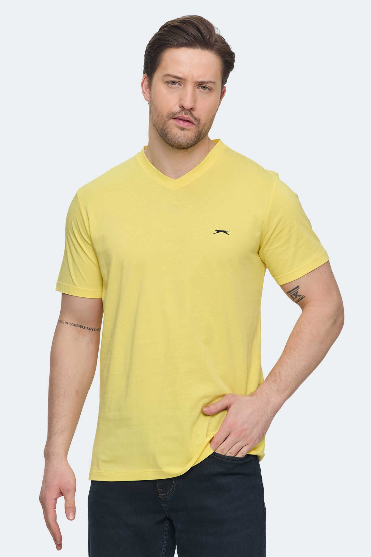 Slazenger - Slazenger SARGON KTN Erkek V Yaka Açık Sarı Tişört