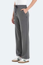 Slazenger - Slazenger VERSUS Kadın Cepli Bol Paça Koyu Gri Eşofman Altı Slazenger - Slazenger VERSUS Kadın Cepli Bol Paça Koyu Gri Eşofman Altı